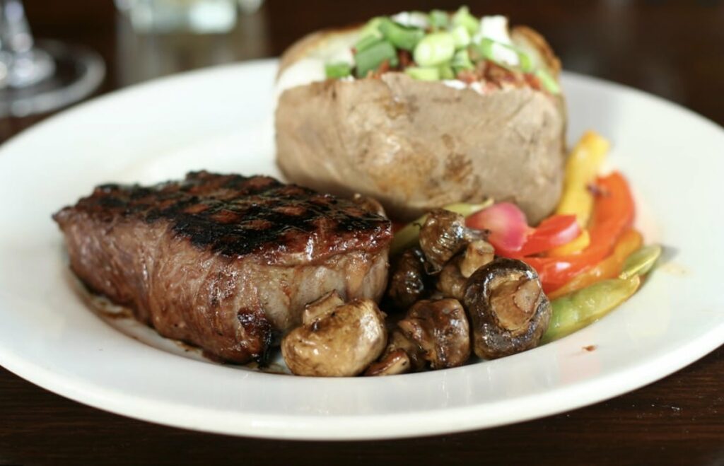 Plato grill and steak