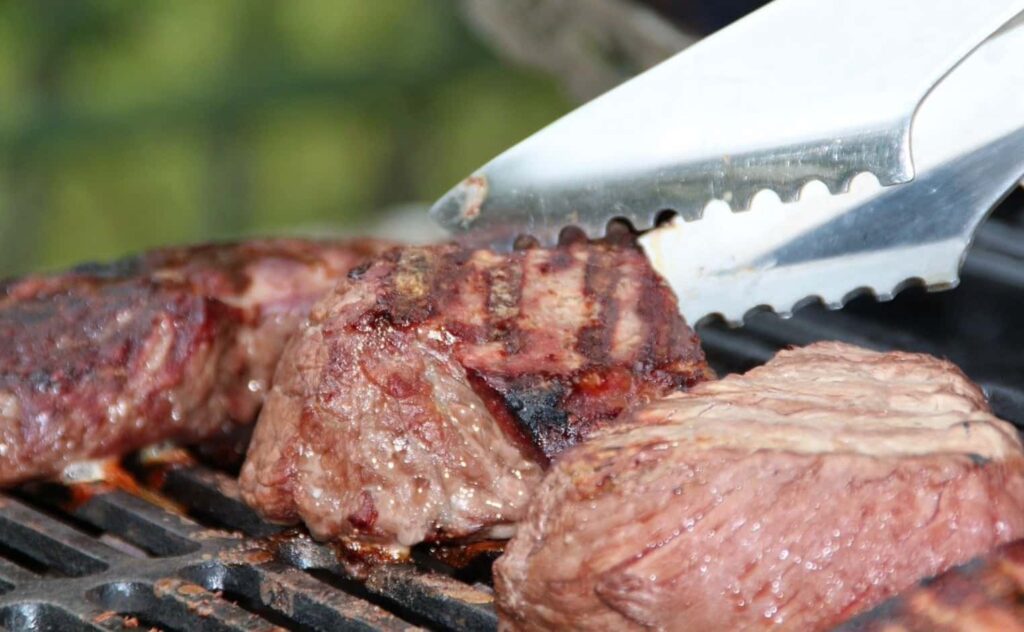 How to grill a Steak on a gas grill
